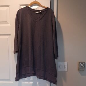 LOGO V-Neck Top 3/4 Sleeves